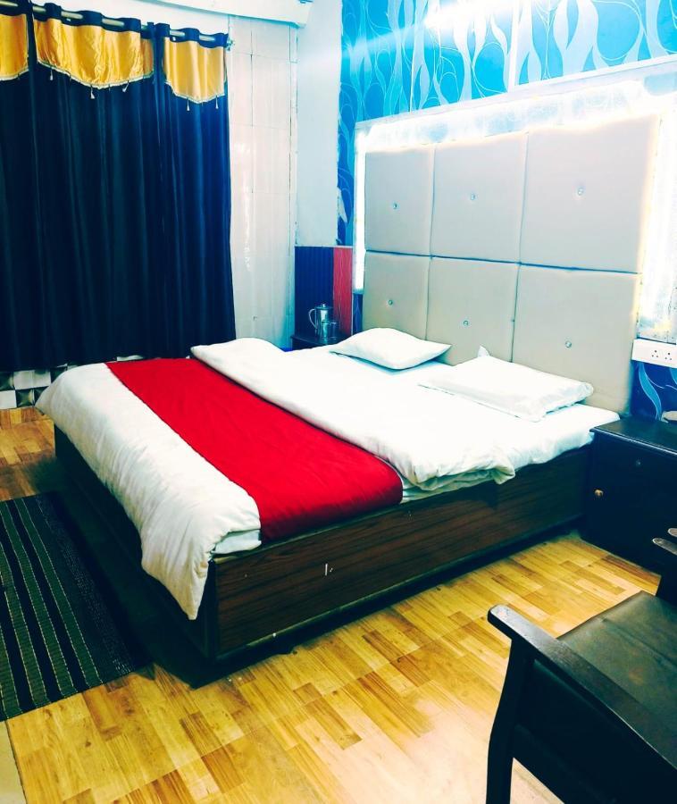 Hotel Holiday Dalhousie - Near Ghandhi Chowk Mall Road Bagian luar foto