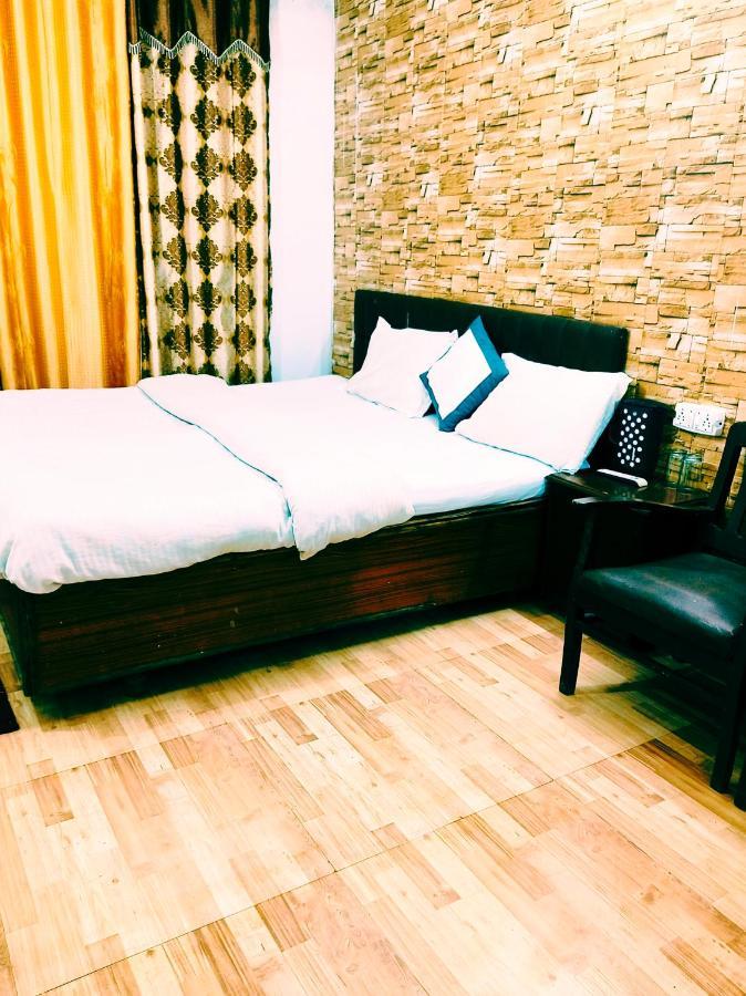 Hotel Holiday Dalhousie - Near Ghandhi Chowk Mall Road Bagian luar foto