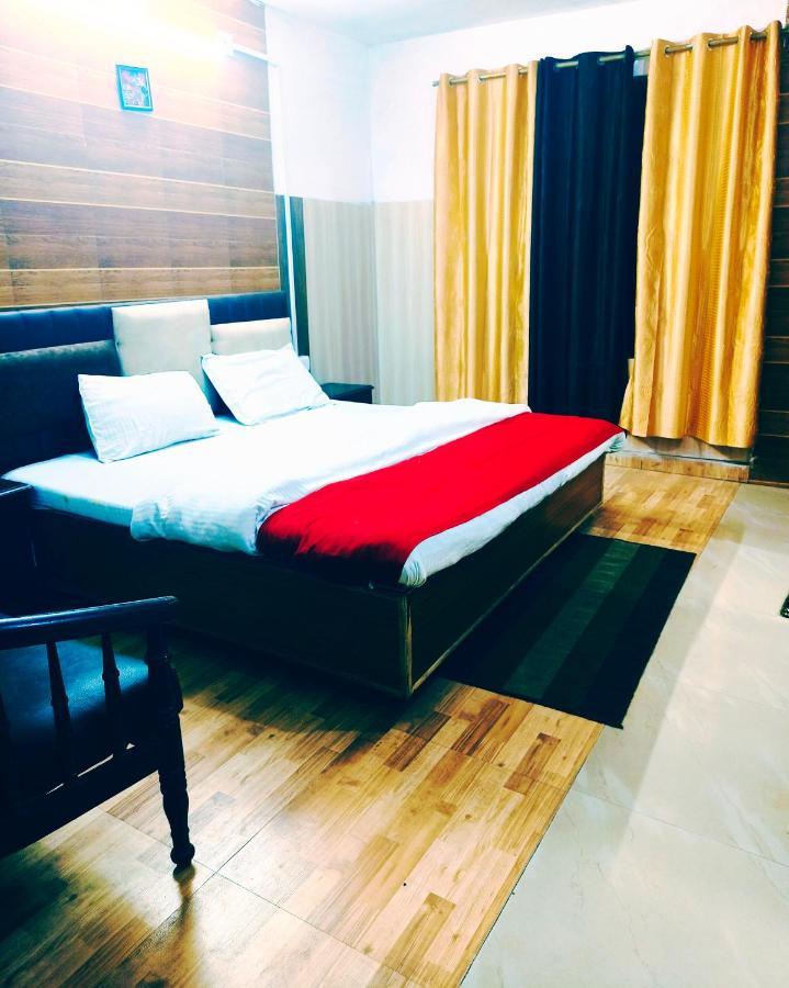 Hotel Holiday Dalhousie - Near Ghandhi Chowk Mall Road Bagian luar foto